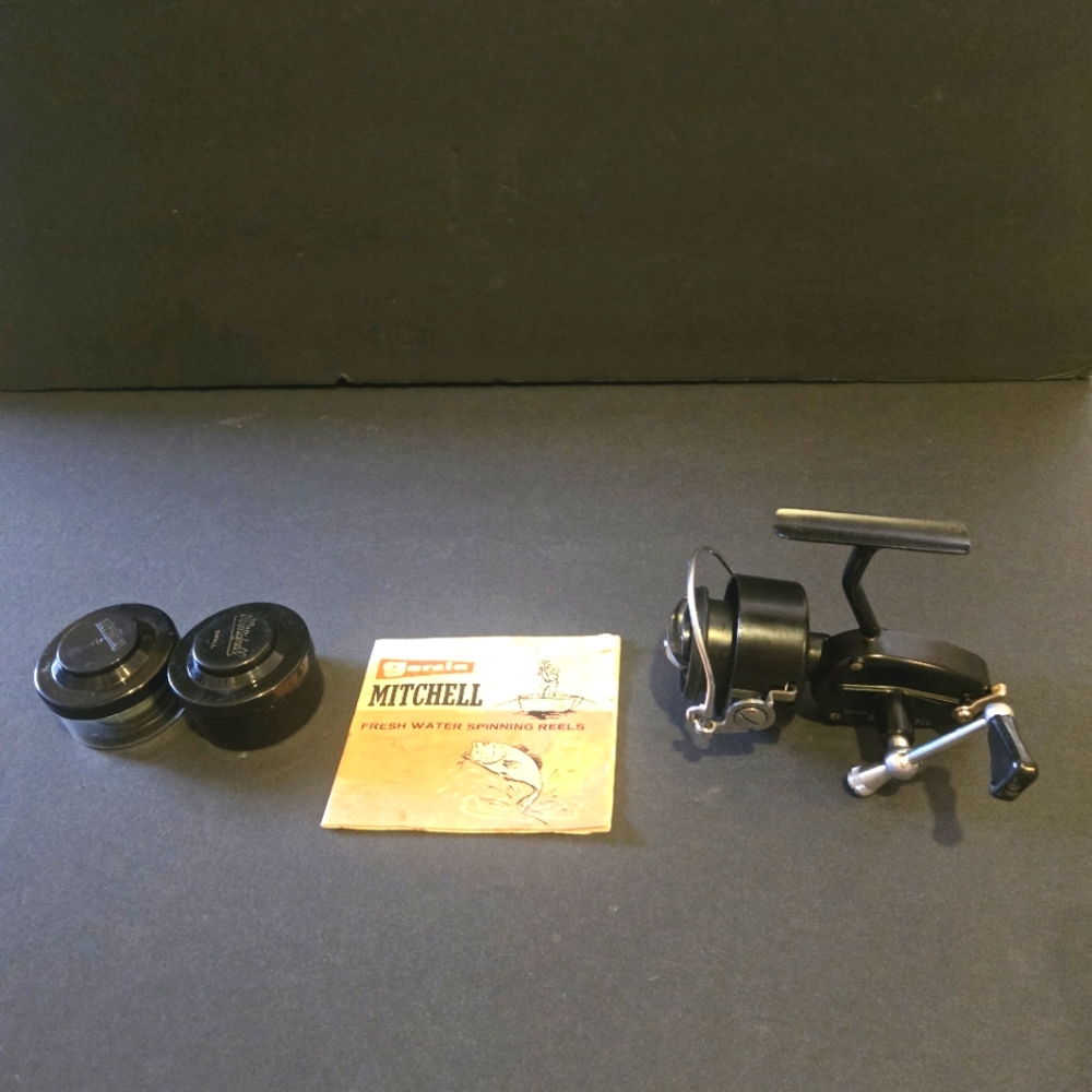 VINTAGE GARCIA MITCHELL 300 SPINNING FISHING REEL W/ EXTRA SPOOLS & INSTRUCTIONS